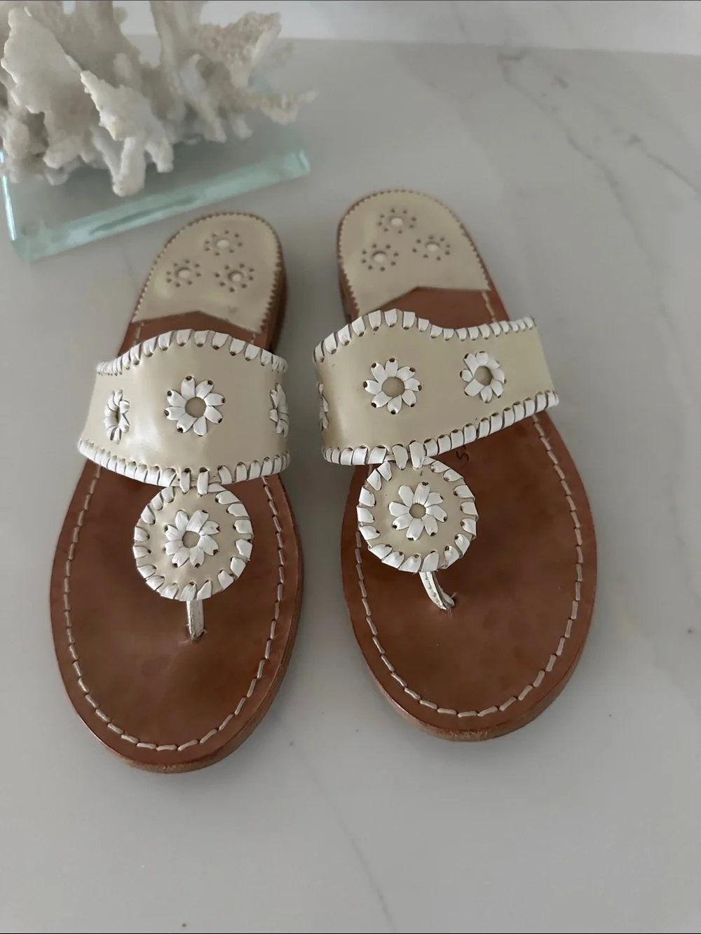 Jack Rogers women's White and Beige Leather Floral Thong Sandals.Size  7M.
